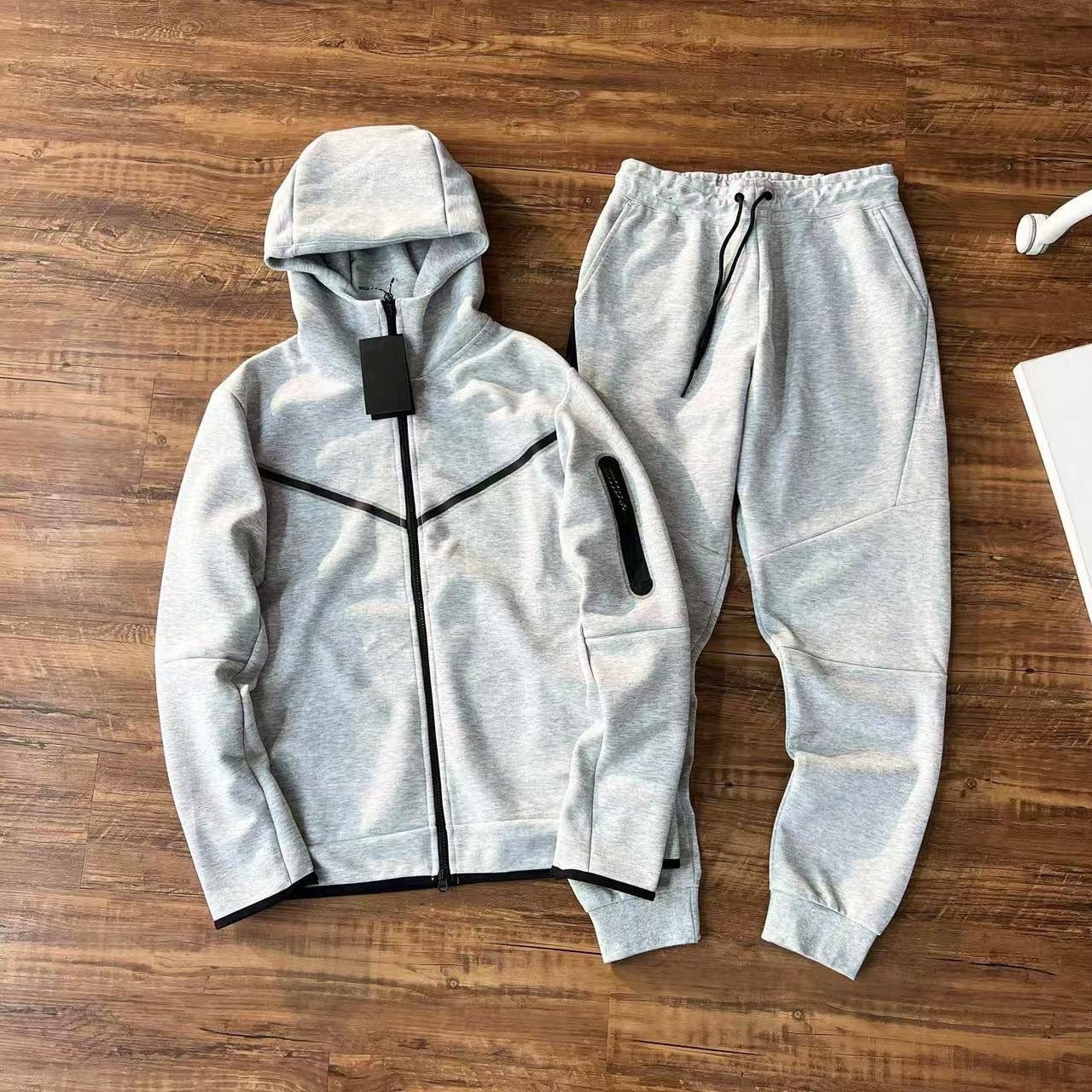 NIKE TECH FLEECE - DeDiAl E - Commerce